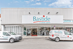 Enseigne Bastide le confort médical Amiens parking client place handicapé